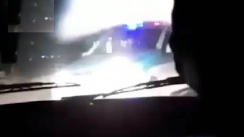 "Жұмабектің бажасымын, соған звонда". Түркістан облысында полицейлер жол ережесін өрескел бұзған жүргізушіні жібере салды (видео)