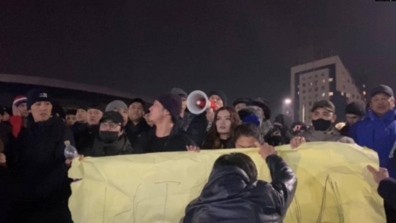 Активиста демократической партии Казахстана Жанболата Мамая избили