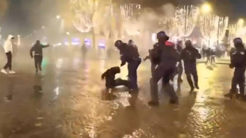 Францияның жеңілісінен кейін жанкүйерлер тарапынан Парижде тәртіпсіздіктер орын алды