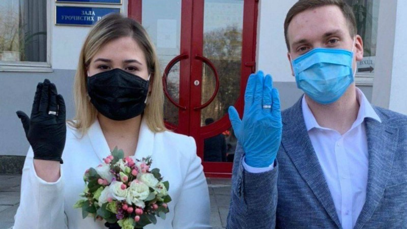 Украинада ғашықтар карантин ережелеріне сәйкес "коронавирустық үйлену тойын" өткізді - Қазақстан жаңалықтары