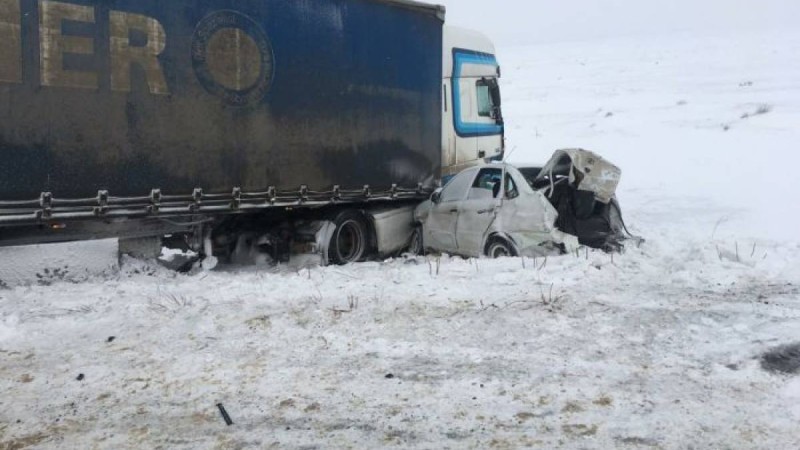 Самара – Шымкент тас жолында 11 көлік соқтығысты – жантүршігерлік суреттер