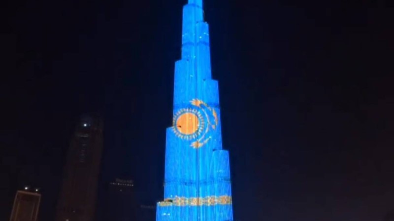 Дубайдағы Бурдж-Халифа ғимараты Қазақстан туының түсіне боялды (видео)