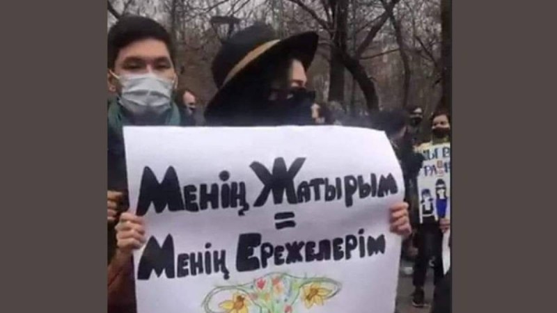 "Менің жатырым = менің ережелерім": Алматыдағы феминистер митингі сынның астында қалды