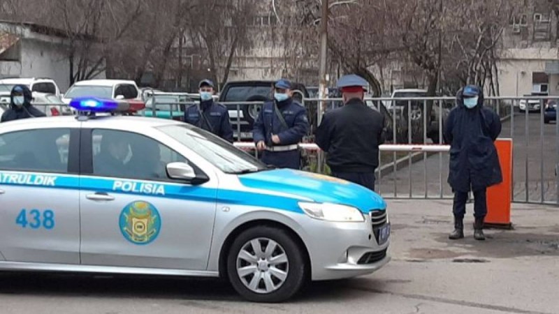 Алматыда тағы бір тұрғын үй қоршауға алынды