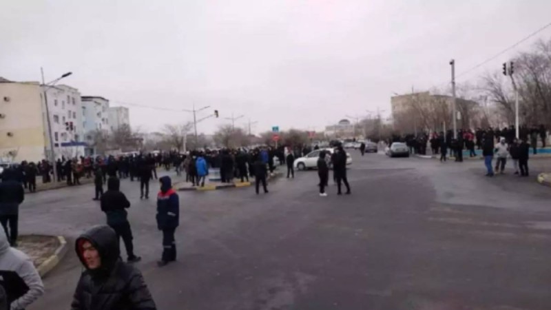 Жаңаөзенде газ бағасына шүйліккен жұрт наразылыққа шықты (видео)