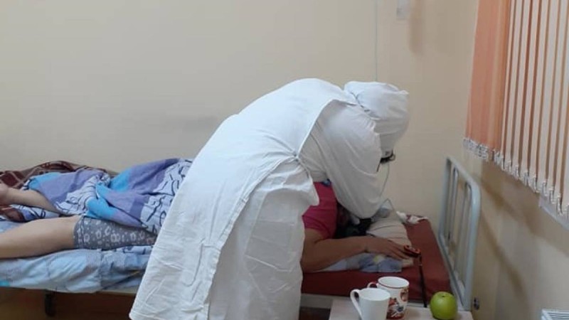 Тыныс алу аппараттарын қосатын розетка жоқ: Сәуле Әбілдаханқызы ковид ауруханасындағы былықты айтты