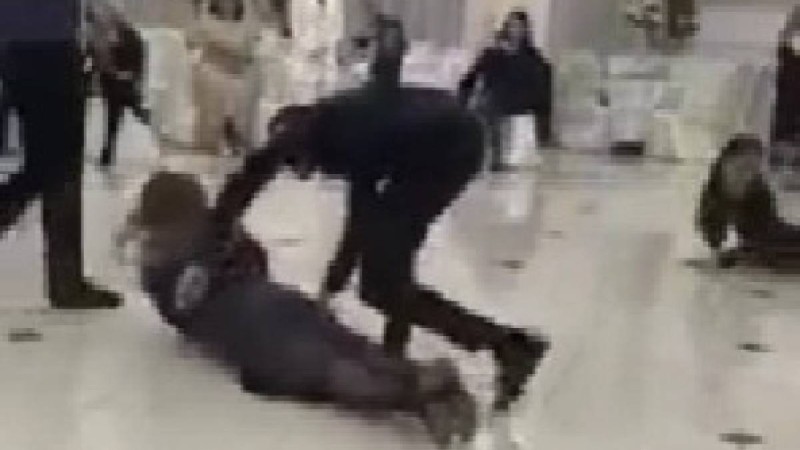 «Шешіндіре салмаған екен»: Тағы бір кештегі шектен шыққан ойын (ВИДЕО)