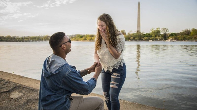 Сотталған бойжеткенге жігіті үйленуге ұсыныс жасады
