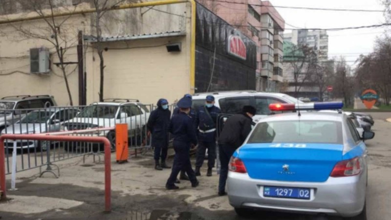 Алматыда тағы екі тұрғын үй кешені қоршалды