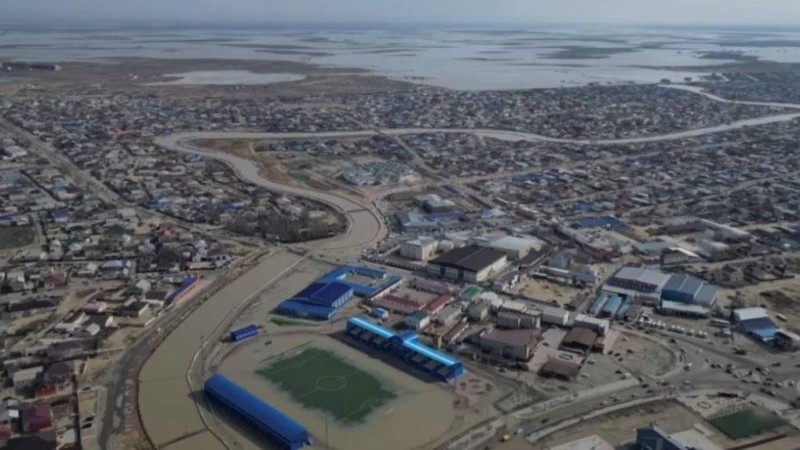 «Базарды су алып кетті, үш-төрт күн ұйықтамай жүргендер бар»: Құлсарыда да су тасып жатыр