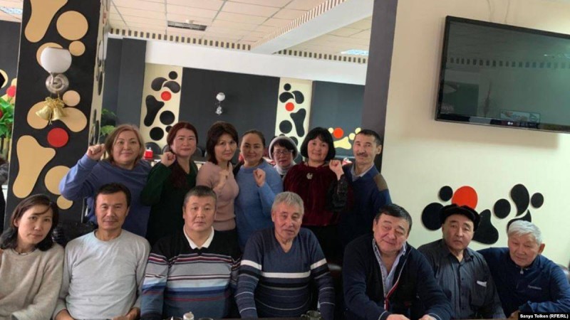 Белсенділер босатылар алдында "идеологиялық әңгіме" жүргізілгенін айтады