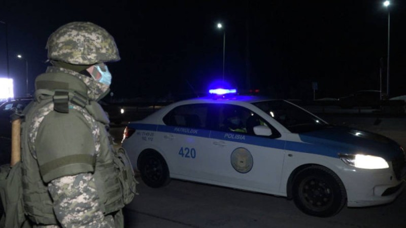 әскерилер қалаға кіретін жолдарды жауып жатыр – видео