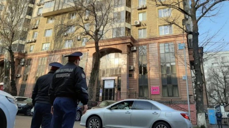 Алматыда тағы үш тұрғын үй карантинге жабылды