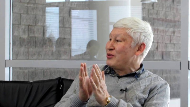 Асқар Жұмаділдаев: Қазақ ешуақытта әйелін мақтамаған. Бізге жат