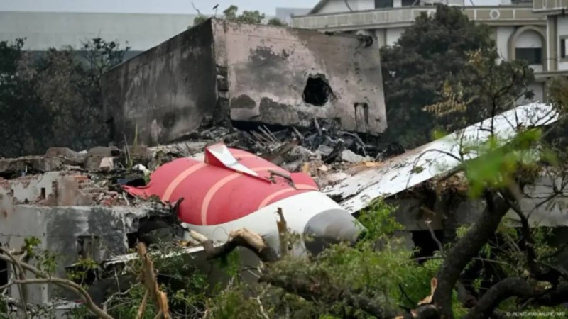 Үндістандағы ұшақ апатынан бір ғана жолаушы аман қалған