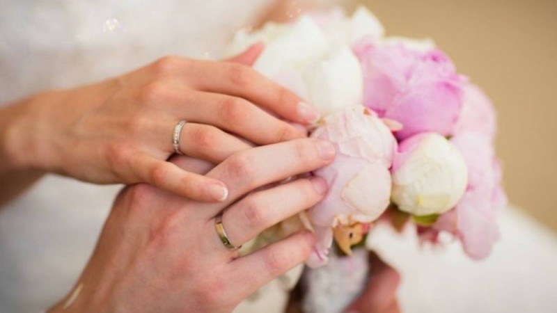 22 жастағы бойжеткен бетіне қышқыл шашып, күйдіріп тастаған жігітке тұрмысқа шықты