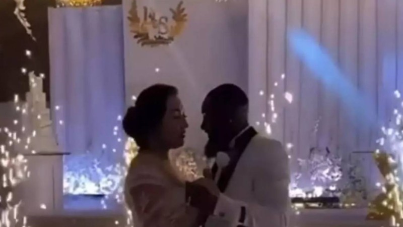 Уыс-уыс ақшаның астында билеген қазақ қызы мен африкалық азаматтың тойы ел назарын аударды