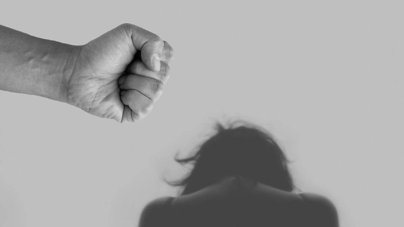 "Дарға асуға дейін барды": Атыраулық әйел 10 жыл бойы күйеуінен көрген қорлығы туралы айтты