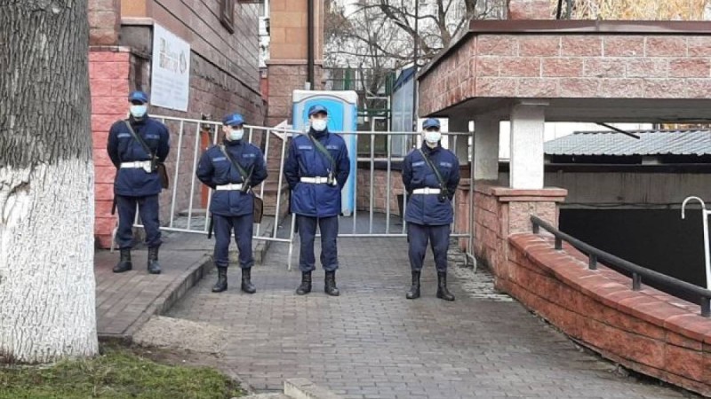 Алматыда коронавирусқа байланысты тұрғын үй кешені толықтай карантинге жабылды