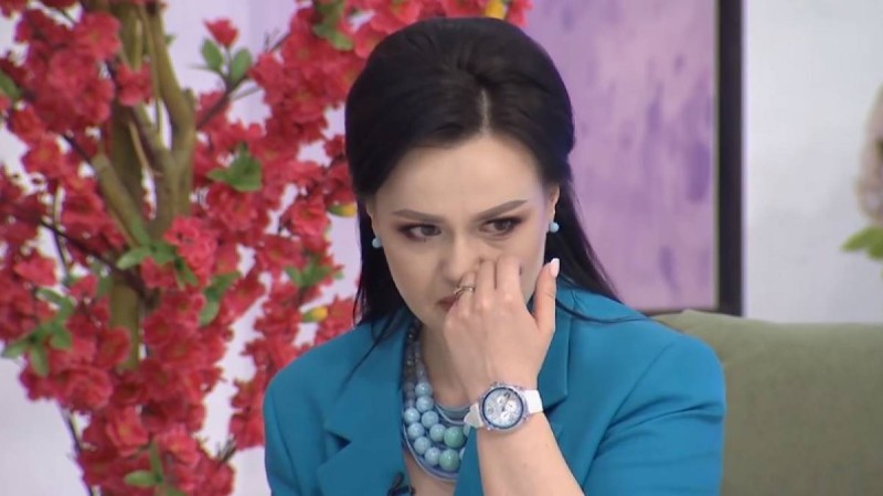 "Ата-анамды көрмегеніме 1 жыл болды": Анна Данченко тікелей эфирде жылап жіберді (видео)