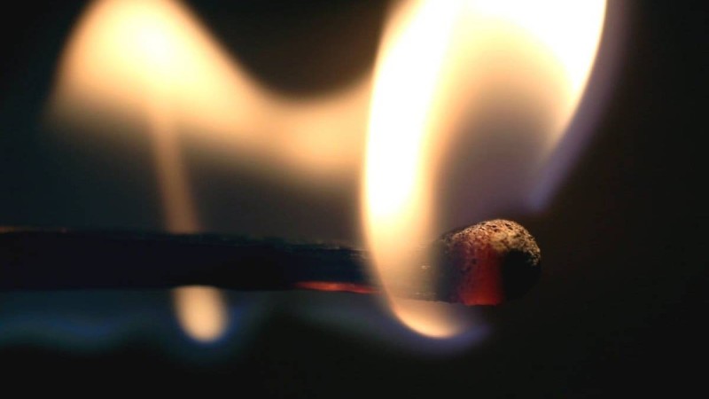 БҚО тұрғыны мәслихат ғимаратында өзін өртеп жіберді