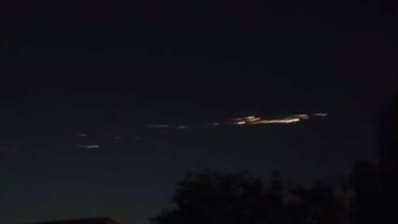 Астана аспанында белгісіз жарық шоғырлары байқалды, куәгерлер видеоға түсіріп үлгерген