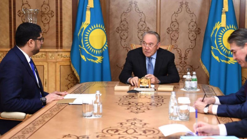 Назарбаевқа "Бейбітшілік кілемі" сыйға берілді