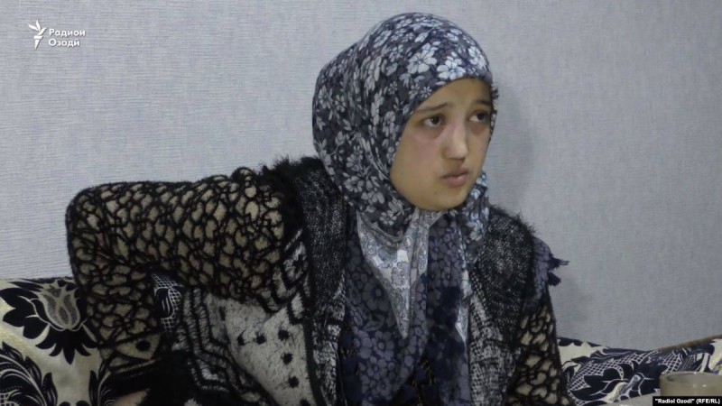 Полиция хиджабқа қарсы рейдте ұсталған әйелге "қоқан-лоқы көрсеткен"