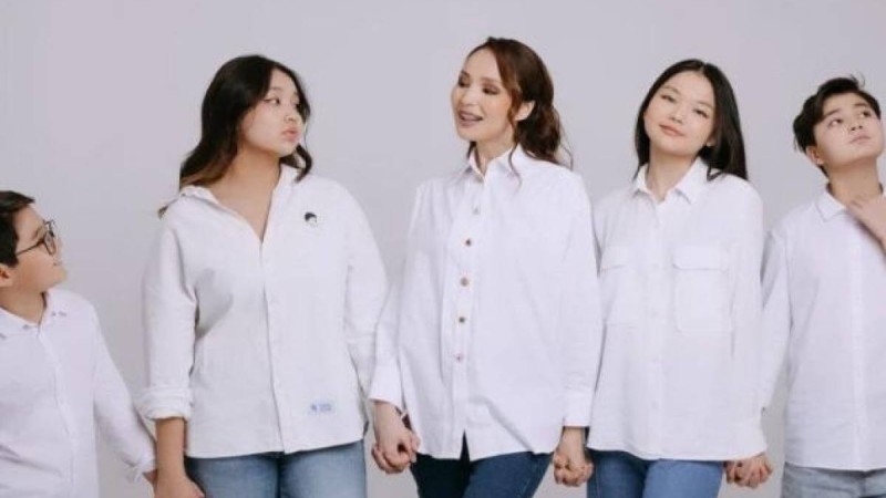 Қайрат Нұртастан бөлек тұратын Жұлдыз Әбдукәрімова бесінші баласына аяғы ауыр екенін көрсетті