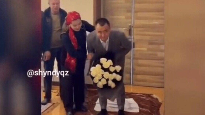 Қайын жұртына сәлем салды: күйеубала жұрттың ашуына тиді (видео)