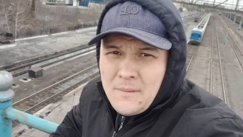 Павлодарда тікелей эфирде Путинге тіл тигізген блогер қамауға алынды