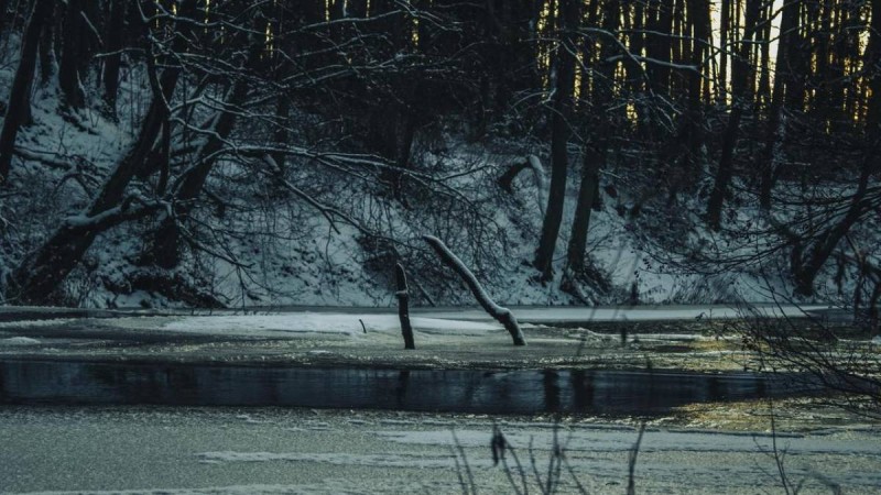 Атырауда 8 жасар мектеп оқушысы суға батып бара жатқан екі баланы құтқарып қалды