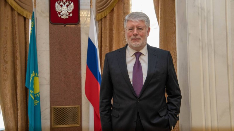 Қазақстандықтар алға қадам басуы үшін екі тілді қатар білуі керек – Ресей елшісі