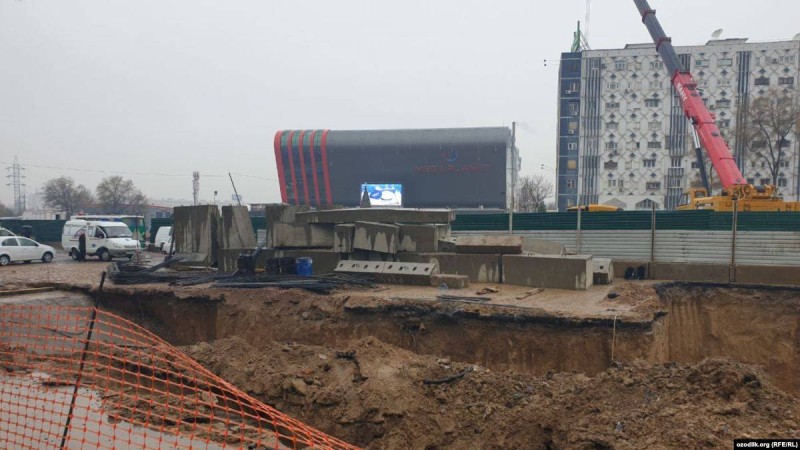 Ташкентте метроның құрылыс алаңында топырақ құлап, туннельді басып қалды
