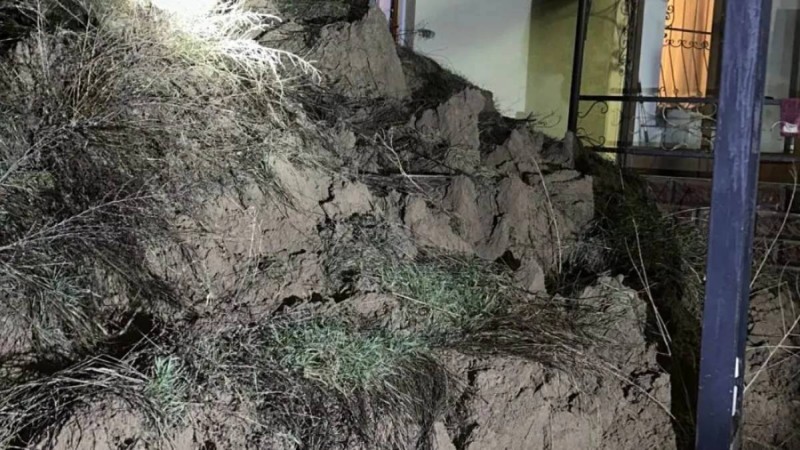 Алматы облысында топырақ көшкіні жүрді: Тұрғындар эвакуацияланып жатыр