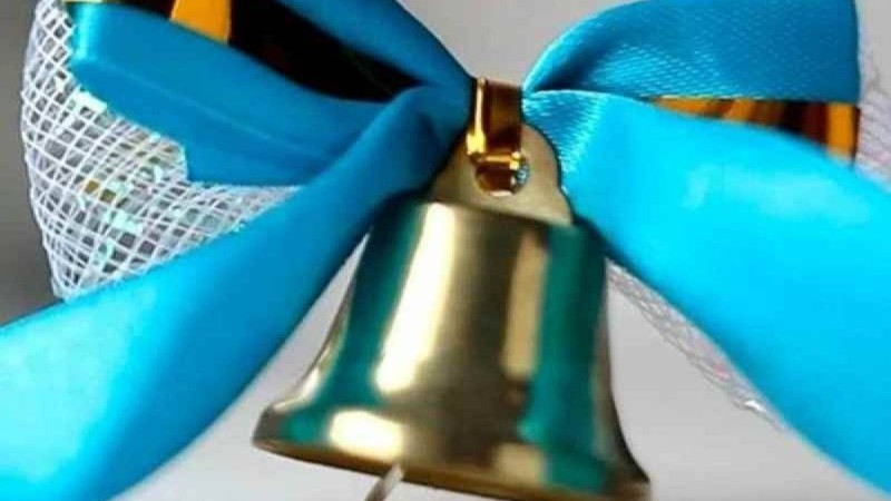 Мектеп түлектерінен мұғалімдерге сыйлықтар: Білім министрлігі мәлімдеме жасады - Қазақстан жаңалықтары