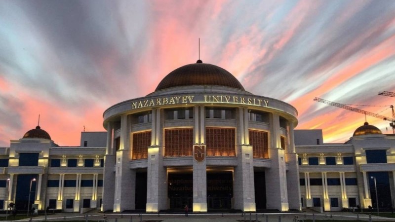 Назарбаев Университетінің ректоры атақты блогерді сотқа берді
