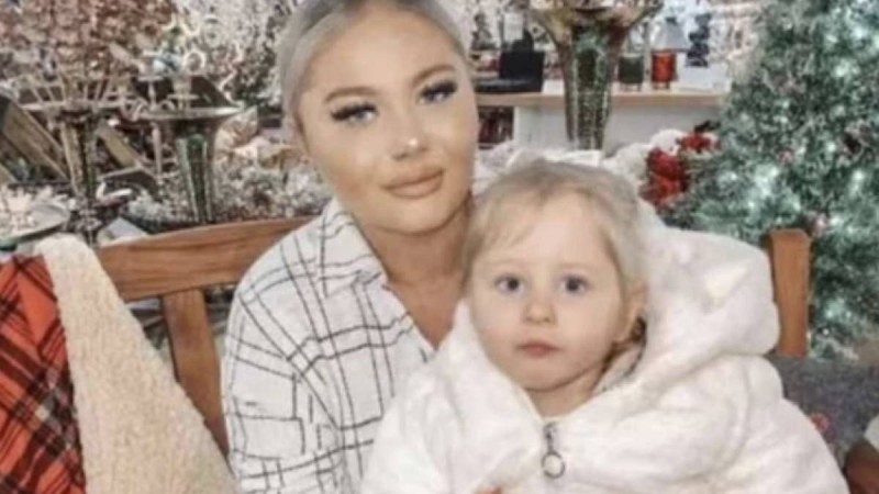 Үш жасар қыз ерекше ауруға шалдығып, әйнек пен ағаш жей бастаған