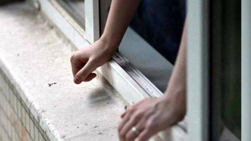 Өзіне қол жұмсауға екінші рет әрекет еткен: бойжеткен 16-қабаттан секіріп кетті