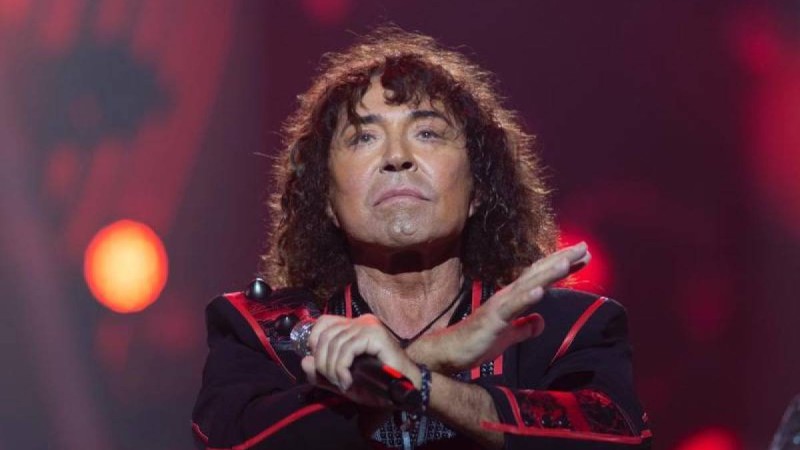 “Сен мені ұмытпа” - Леонтьев көрермендермен қоштасты