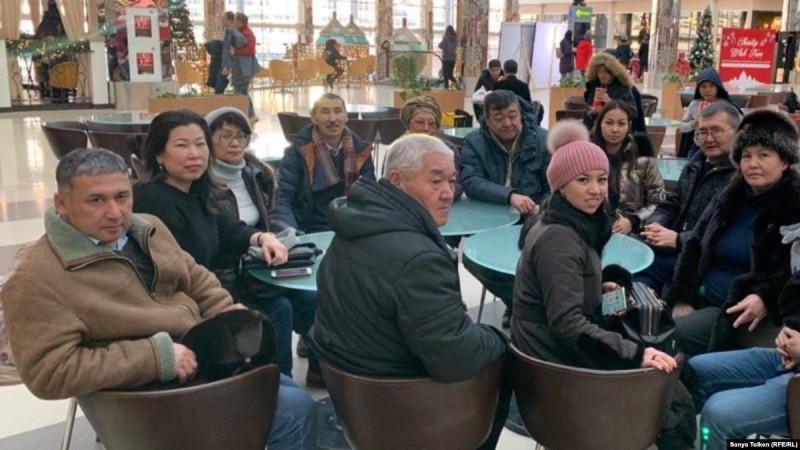 Нұр-Сұлтанда "ұсталғандар" кеңесу үшін құқық қорғаушымен кездесті