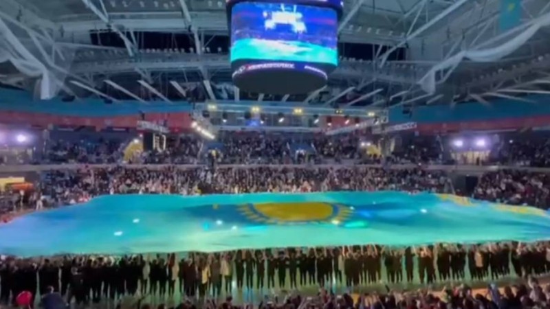 Астанада Қазақстандағы ең үлкен ту көрсетілді