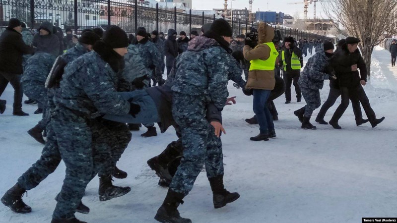 Құқық қорғаушылар Нұр-Сұлтанда ұсталған белсенділер жайлы ақпарат ала алмай отыр