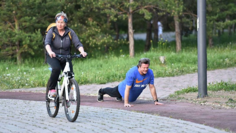 қазақстандықтар саябақта спортпен айналыса бастады – фото