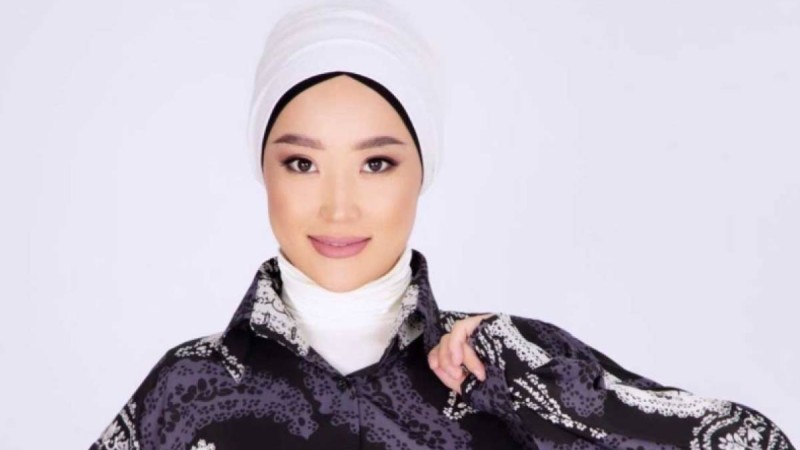 "Ажырастың ғой, орамалыңды шеш": Мөлдір Әуелбекова өзіне кеңес берген оқырманына жауап берді