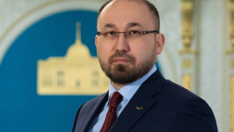 Дәурен Абаев шенеуніктерің айлығы қанша екенін сұрайтын журналистерді сынады