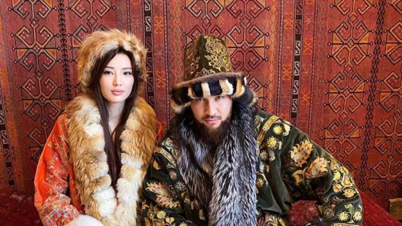 «Жігітің бар ма?»: Сәбина Алтынбекова күйеуімен қалай танысқанын айтып берді