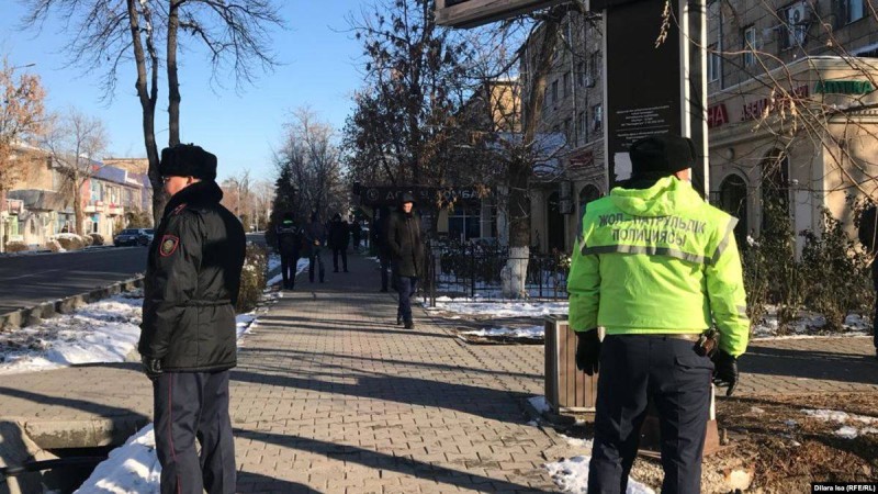 Шымкенттегі Азаттық тілшісін белгісіз біреулердің аңдығаны байқалды