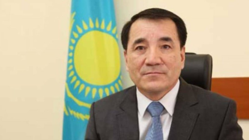 Желіде қызметкерлеріне 1,5 сағат былапыт сөз айтқан әкімнің аудиосы тарады