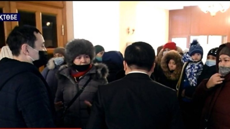 "Баспана беріп, жәрдемақыны көтерсін": Ақтөбе облысында көп балалы аналар шу шығарды